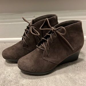 Clarks brown suede heeled ankeled boots Size 5